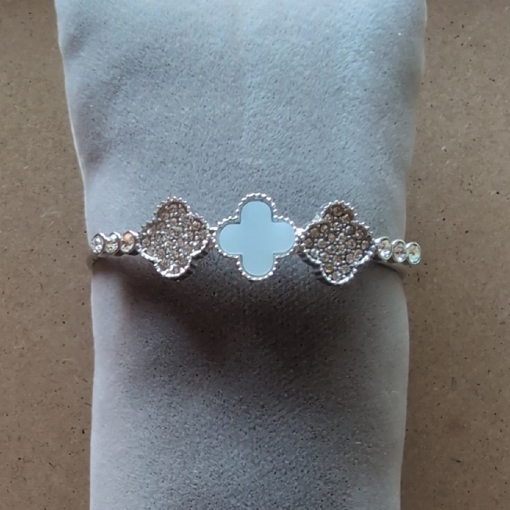 Elegant Silver Bracelet with Crystal Accents